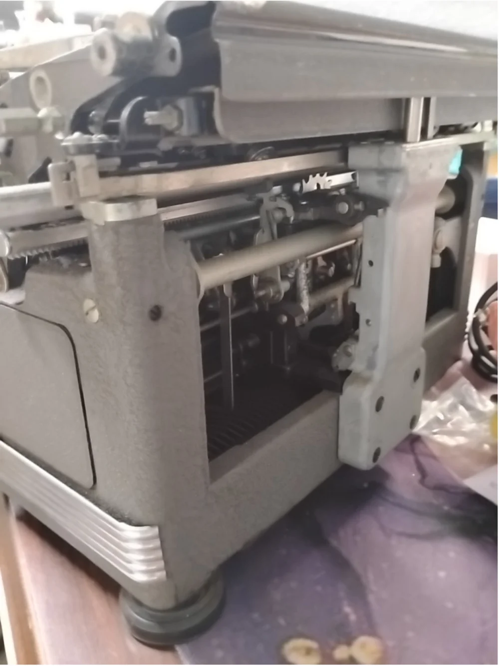Mid Century Underwood Rythm Touch Deluxe Typewriter (Needs Servicing)
